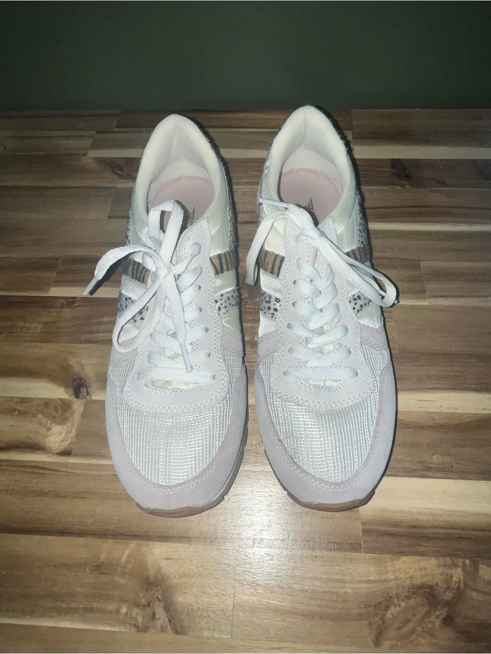 Gola Women's Sneakers in Pale Pink and White with Metallic Accents